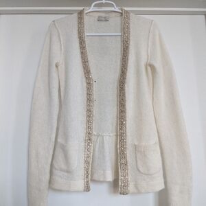 WRAP LONDON Elegant Cream Cardigan with Gold Accents